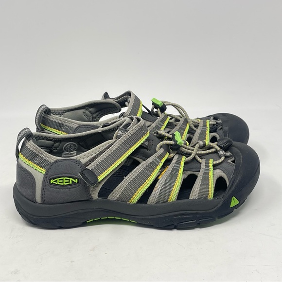 Keen Newport H2 Sandals Big Kids Boy Size 5 Gray Green Hiking Camping Waterproof - Picture 1 of 13